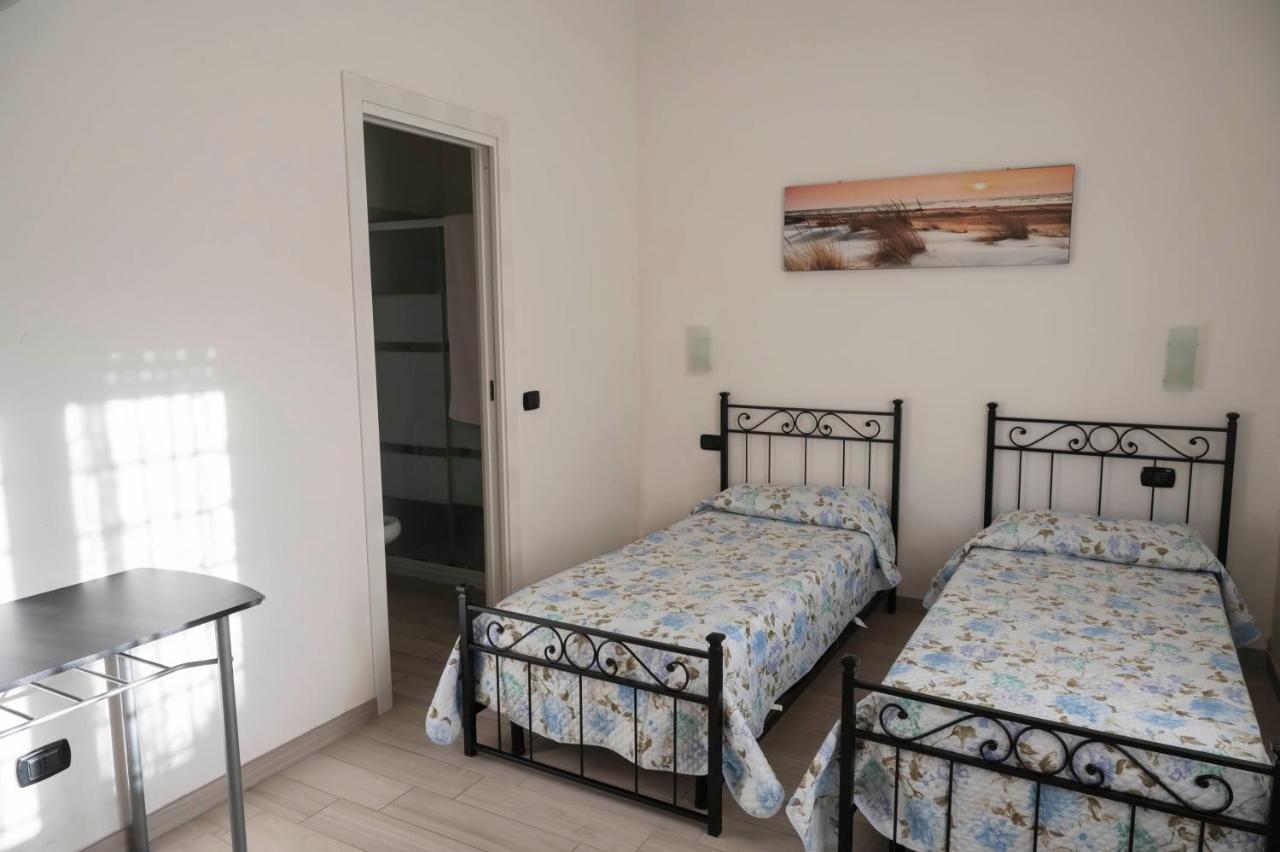 Bed and Breakfast Il Giardino Dell'Eden Acilia Exterior foto