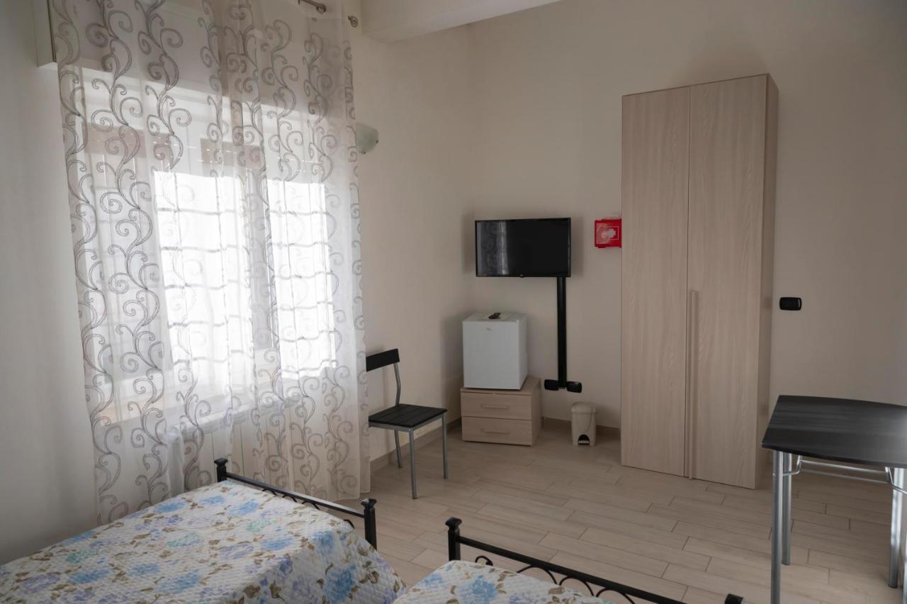 Bed and Breakfast Il Giardino Dell'Eden Acilia Exterior foto