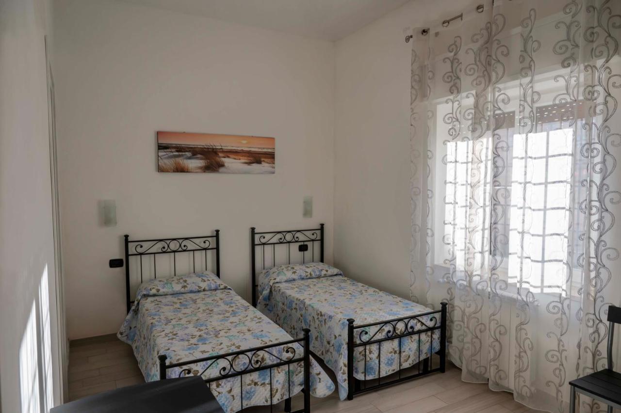 Bed and Breakfast Il Giardino Dell'Eden Acilia Exterior foto