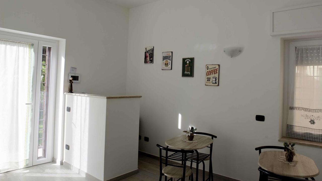Bed and Breakfast Il Giardino Dell'Eden Acilia Exterior foto