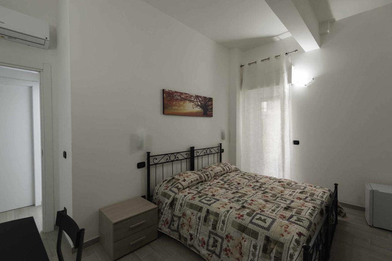 Bed and Breakfast Il Giardino Dell'Eden Acilia Exterior foto