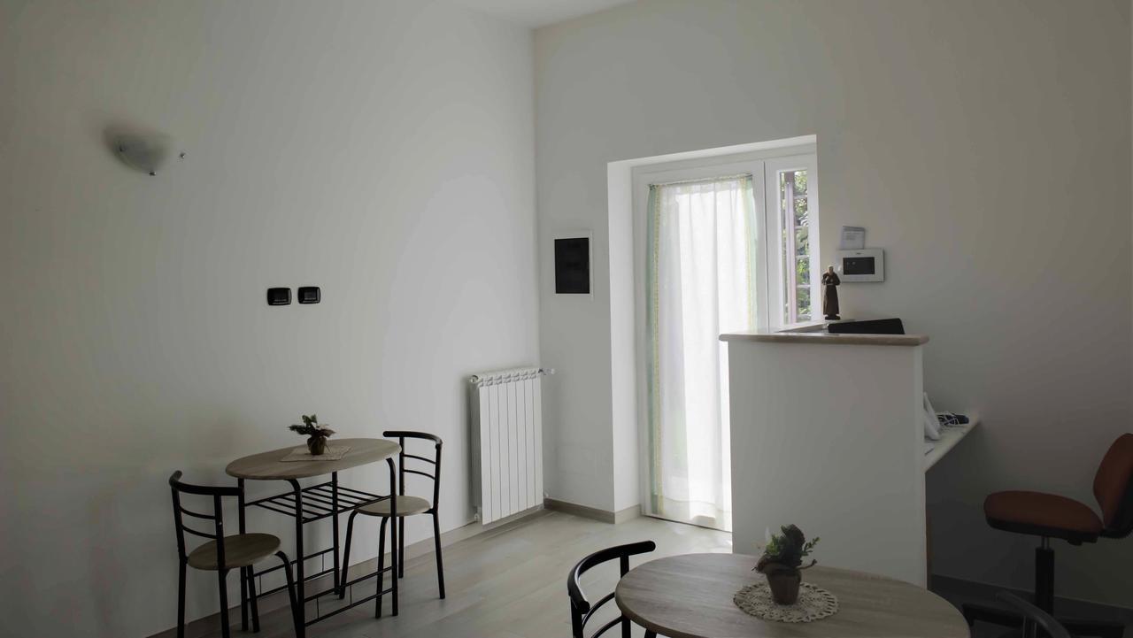 Bed and Breakfast Il Giardino Dell'Eden Acilia Exterior foto
