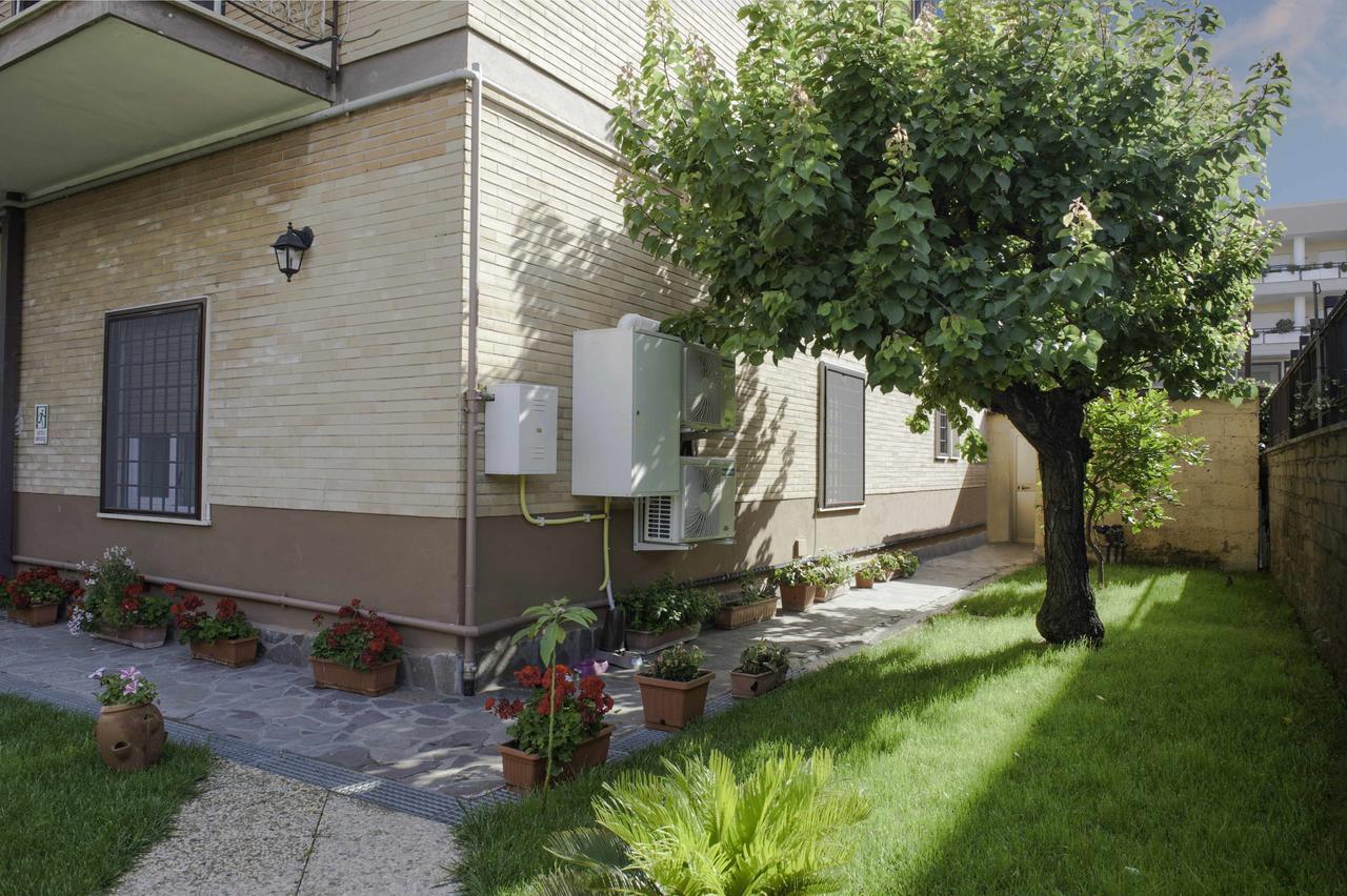 Bed and Breakfast Il Giardino Dell'Eden Acilia Exterior foto