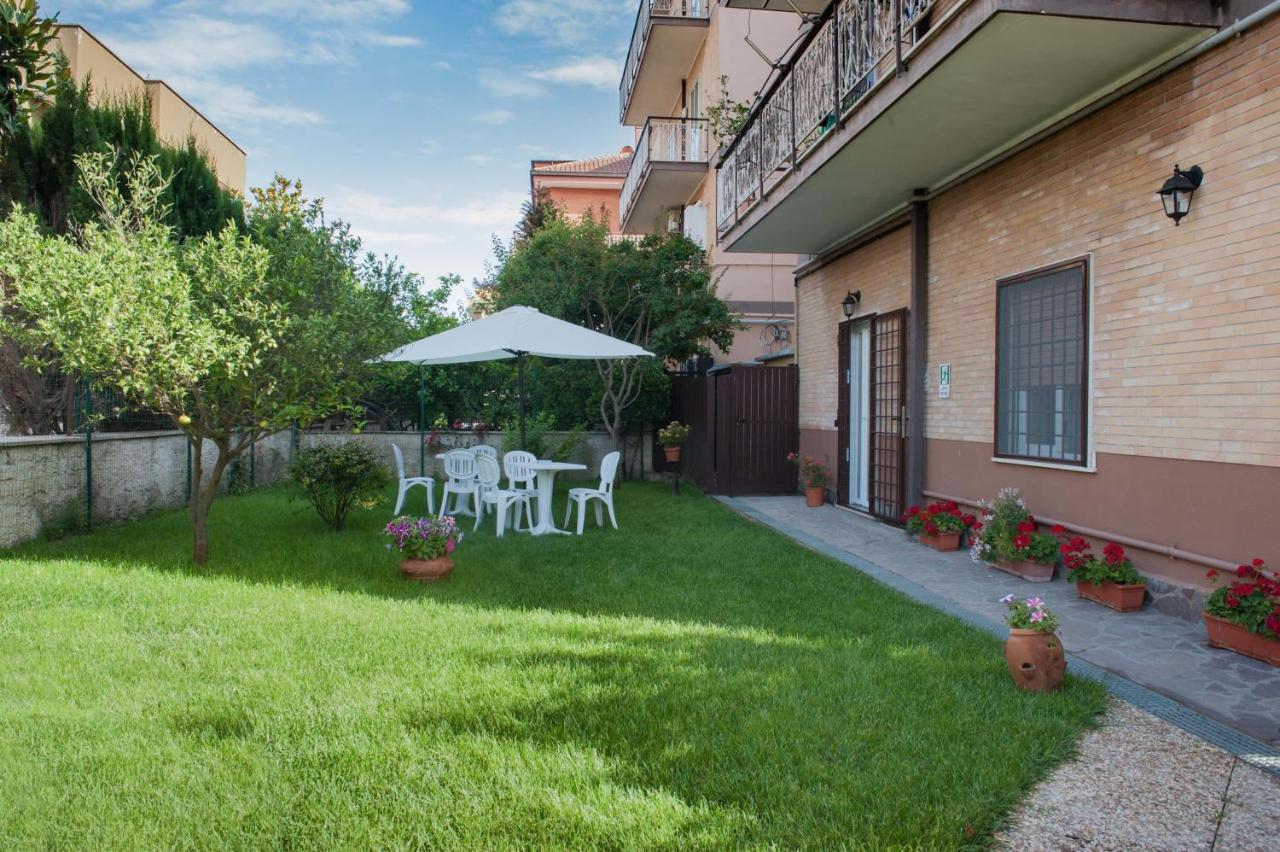 Bed and Breakfast Il Giardino Dell'Eden Acilia Exterior foto